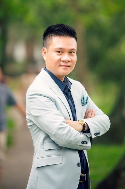 Hoàng Tùng: “Trả cát- sê 100 triệu tôi cũng không hát nhạc Sơn Tùng” - 2 Hoàng Tùng nói, anh không muốn đóng mình với một dòng nhạc nào.