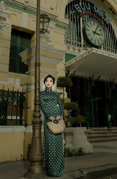 Á quân Sao Mai Phan Ngọc Ánh diện áo dài “Cô Ba Sài Gòn” đón Tết - 9 Á quân Sao Mai Phan Ngọc Ánh diện áo dài “Cô Ba Sài Gòn” đón Tết - 9