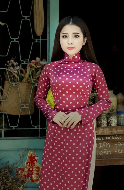 Á quân Sao Mai Phan Ngọc Ánh diện áo dài “Cô Ba Sài Gòn” đón Tết - 3 Ngọc Ánh cho biết, năm 2018, cô sẽ tập trung vào thực hiện dự án âm nhạc đầu tay theo phong cách dân gian đương đại.