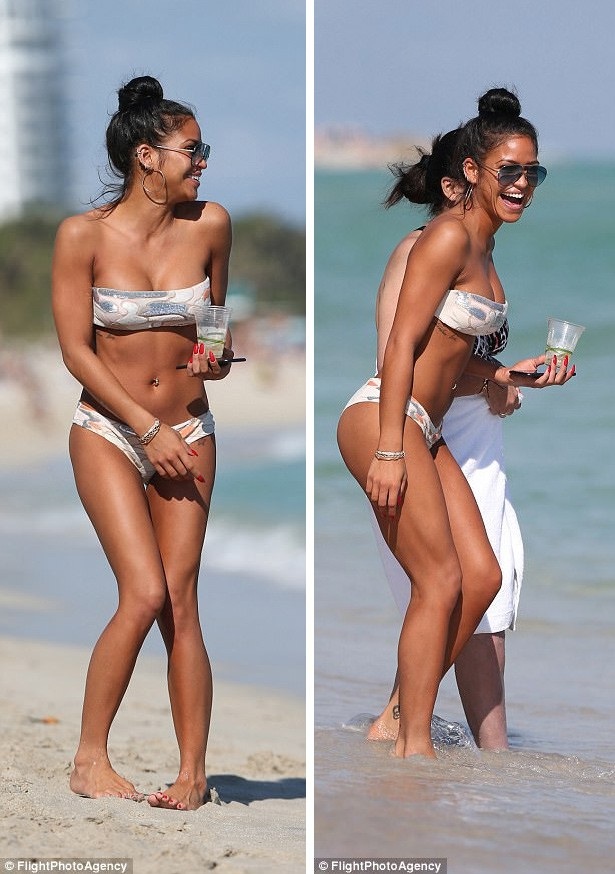 Cassie Ventura đẹp như tượng trên bãi biển - 2
Cassie Ventura đang có mặt tại Miami để tham dự bữa tiệc mừng năm mới của bạn trai, Sean Diddy Combs.