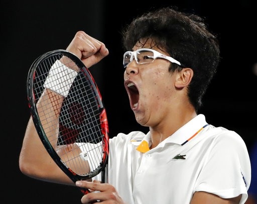 Australian Open: Djokovic thua sốc trước đối thủ người Hàn Quốc - 1
Chung có chiến thắng tuyệt vời nhất trong sự nghiệp thi đấu khi hạ tay vợt sáu lần vô địch Djokovic