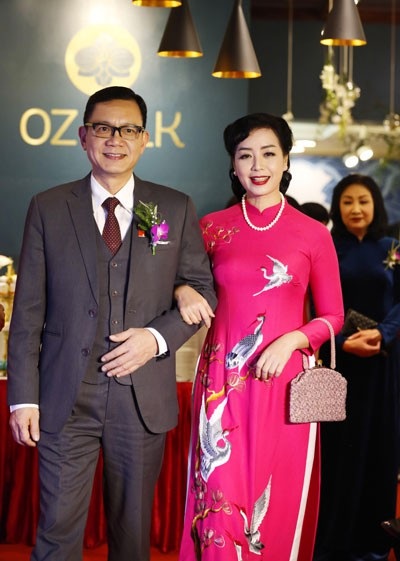 Tối ngày 18/1/2018, nữ diễn viên phim Mẹ chồng tôi thu hút nhiều sự chú ý khi diện áo dài truyền thống vừa duyên dáng vừa quyến rũ tham dự sự kiện tại Hà Nội.