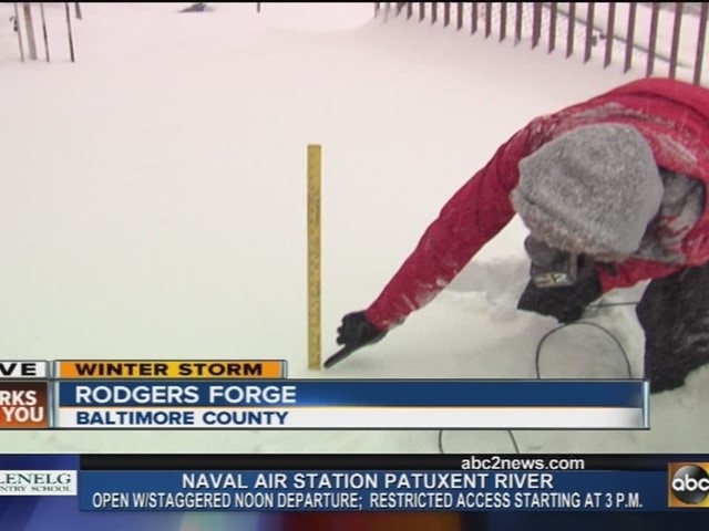 
Đo tuyết thủ công ở hạt Baltimore, bang Maryland.
