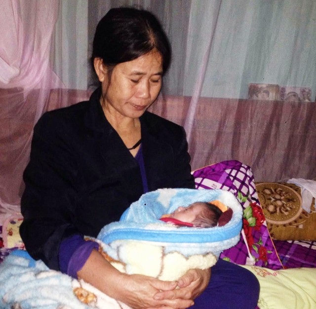 Chàng trai trẻ gồng gánh chăm vợ suy thận, con sinh non 3 lần thay máu - 3 Bé Thiện Tâm chào đời khi thai mới 6,5 tháng tuổi từ người mẹ bị bệnh suy thận khiến bé phải trải qua quá trình lọc máu do bị ảnh hưởng từ mẹ
