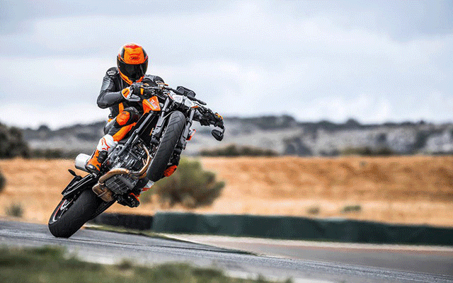 10 mẫu môtô được mong chờ nhất năm 2018 - 1
KTM Duke 790 hiện có giá bán khoảng 11.900 USD.