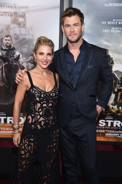 "Thần Sấm" đẹp đôi bên vợ hơn 7 tuổi - 1
Chris Hemsworth và Elsa Pataky sánh đôi dự công chiếu phim mới 12 Strong tại New York ngày 16/1 vừa qua
