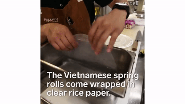 Bất ngờ trước phiên bản Mỹ của món gỏi cuốn Việt Nam - 2 Gỏi cuốn kiểu Mỹ vẫn dùng chiếc bánh tráng đúng điệu của Việt Nam