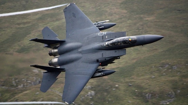 Mỹ tung video chặn máy bay chiến đấu Nga - 1 Máy bay F-15 của Mỹ (Ảnh: Youtube)