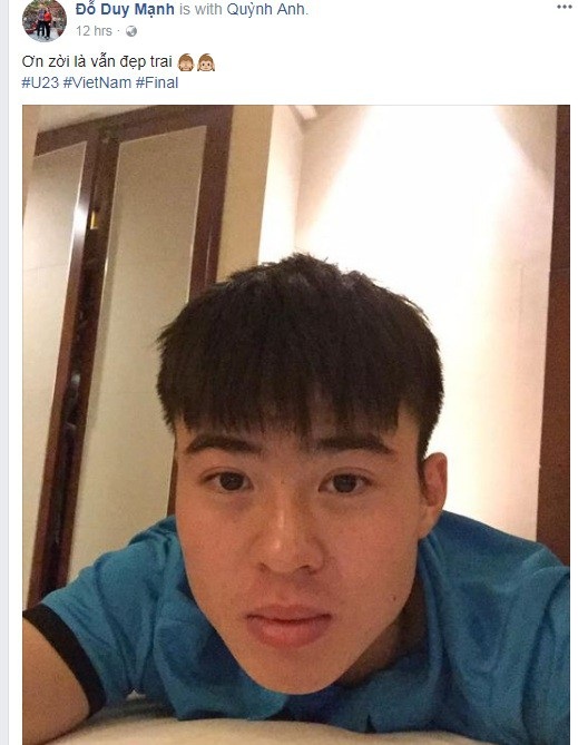 Duy Mạnh hài hước với dòng trạng thái: “Ơn giời vẫn đẹp giai”. Ở trận này, Duy Mạnh đã hứng chịu cú tạt bóng rất mạnh của cầu thủ Qatar vào mặt. Sau đó, cầu thủ này đã thi đấu với bông y tế trên mũi.