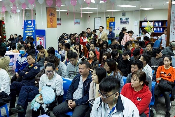 Cứu người bệnh, dân Hà Nội xếp hàng chờ hiến máu - 1 Người dân chờ hiến máu trong ngày 7/1. Ảnh: Vương Tuấn.
