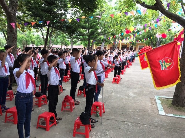 Quảng Bình: HS-SV vùng thiệt hại môi trường biển được hỗ trợ 13 tỷ đồng - 1 Học sinh, sinh viên vùng chịu ảnh hưởng từ sự cố môi trường biển sẽ được hỗ trợ tổng số tiền 13 tỷ đồng