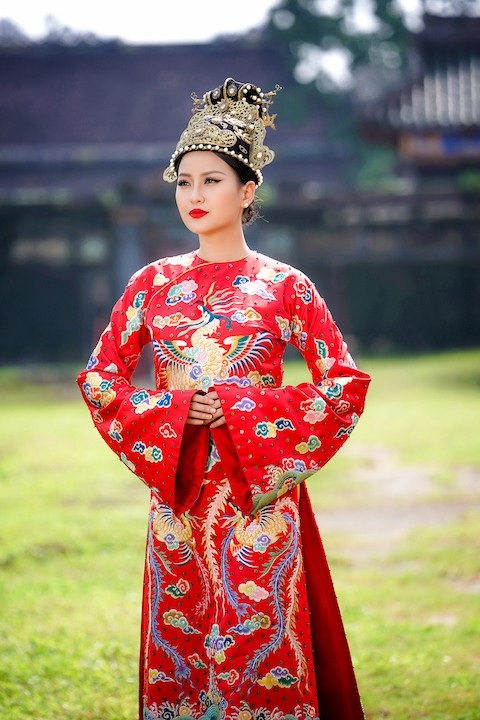 Ngọc Tình, Khánh Ngân làm sống lại hình ảnh vua chúa vương triều xứ Huế - 6 Ngọc Tình, Khánh Ngân làm sống lại hình ảnh vua chúa vương triều xứ Huế - 6