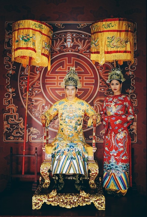 Ngọc Tình, Khánh Ngân làm sống lại hình ảnh vua chúa vương triều xứ Huế - 2 Ngọc Tình, Khánh Ngân làm sống lại hình ảnh vua chúa vương triều xứ Huế - 2