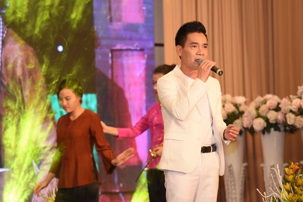 Nghệ sĩ Việt đến chia vui với ca sĩ Huy Cường ra album mới - 6 Ca sĩ Huy Cường hát trong chương trình.