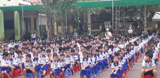 Trao 120 suất học bổng Grobest Việt Nam đến học sinh nghèo Cà Mau - 1 Tỉnh Cà Mau còn nhiều em học sinh có hoàn cảnh rất khó khăn.