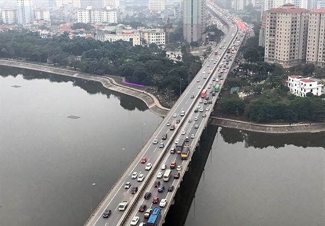Đường trên cao, cửa ngõ Thủ đô ùn tắc nghiêm trọng - 3 Đường trên cao hướng vào từ cao tốc Pháp Vân về Phạm Hùng luôn trong tình trạng quá tải