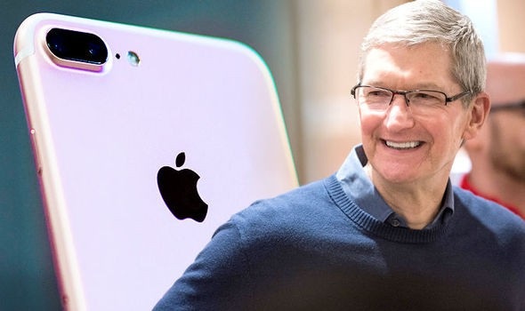 Gần 1/3 người dùng iPhone vẫn "tẩy chay" bản cập nhật iOS 11 - 1 Các bản iOS mới bị than phiền rằng không có nhiều tính năng mới, lại giảm đáng kể hiệu năng của thiết bị.