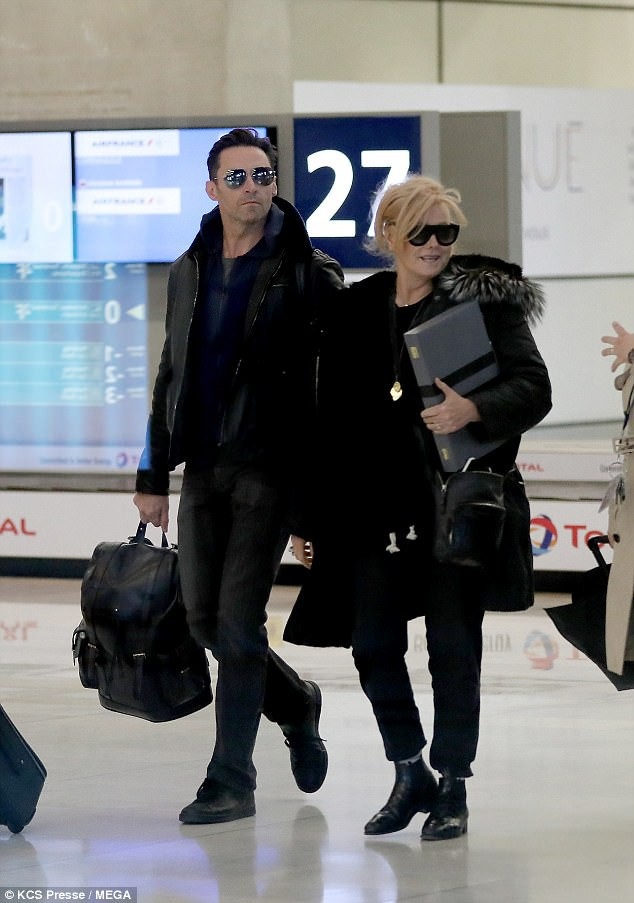 22 năm hôn nhân đáng ngưỡng mộ của Hugh Jackman và “bà xã” hơn 13 tuổi - 15
Hugh cho biết, hai vợ chồng anh không hoàn toàn có nhiều điểm chung hay sở thích nhưng họ chưa bao giờ nghĩ tới chuyện sống thiếu nhau dù chỉ một ngày trong suốt hơn 20 năm làm vợ chồng.