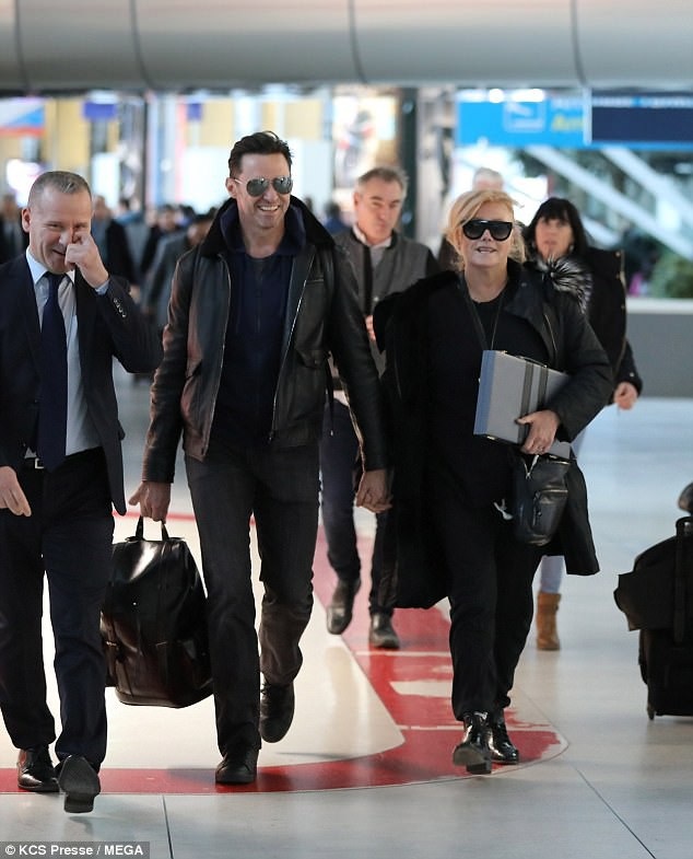 22 năm hôn nhân đáng ngưỡng mộ của Hugh Jackman và “bà xã” hơn 13 tuổi - 12
Hugh và Deborra có với nhau hai đứa con: con trai Oscar, 17 tuổi, và con gái Ava Eliot, 12 tuổi.