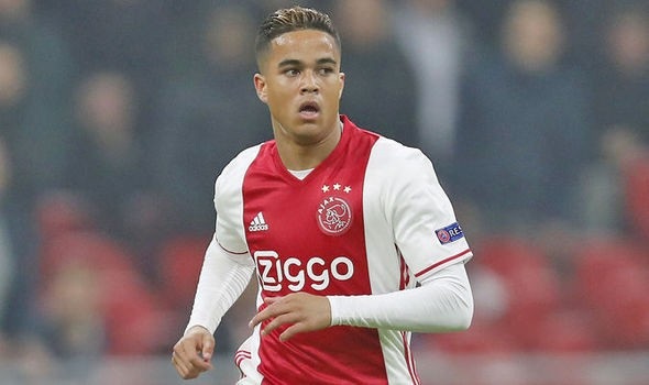Dù chịu nhiều sức ép khi là con trai của tiền đạo lừng danh Patrick Kluivert nhưng Justin Kluivert vẫn vượt qua và cho thấy tiềm năng phát triển. Ở tuổi 19, anh đã là trụ cột của CLB Ajax. Sau14 lần ra sân ở mùa giải này, Justin Kluivert đã ghi 5 bàn cho CLB Hà Lan. Sở hữu tốc độ tuyệt vời cùng khả năng đi bóng tốt, Justin Kluivert đang nhận được nhiều sự quan tâm của các CLB lớn châu Âu.