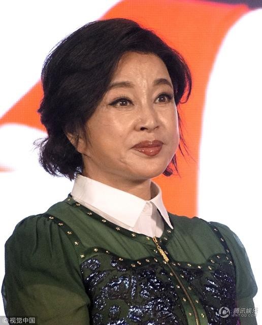 "Võ Tắc Thiên" Lưu Hiểu Khánh lộ vết dấu tuổi tác - 3
Khi không có sự can thiệp của công nghệ chỉnh sửa ảnh hiện đại, Lưu Hiểu Khánh không tránh khỏi những nếp nhăn trên gương mặt và đôi mắt.