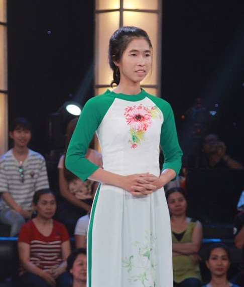 Chỉ hát nhạc dạo của Lê Cát Trọng Lý, cô sinh viên Đại học Nông lâm thắng 100 triệu - 1 Ấn tượng hơn cả là phần thể hiện của thí sinh Kim Hoàng sinh viên năm cuối trường Đại học Nông Lâm TPHCM.