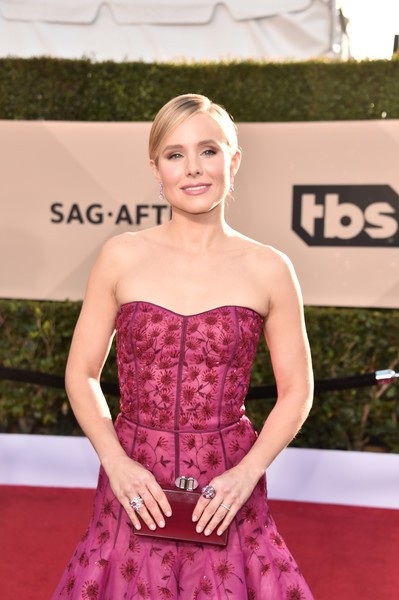 Niclole Kidman giành thêm giải lớn - 12
Kristen Bell xinh đẹp, duyên dáng