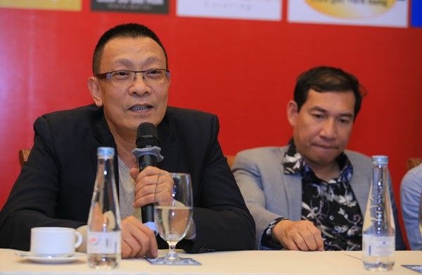 NSND Trần Nhượng tự “minh oan”, MC Lại Văn Sâm bênh vực “người kế nhiệm” - 4
Tuy nhiên, Lại Văn Sâm có những nhận xét đầy bất ngờ về người kế nhiệm. “Nói một cách khách quan thì tôi thấy Phan Đăng dẫn số đầu tiên của Ai là triệu phú còn tốt hơn tôi khi bắt đầu dẫn chương trình này cách đây 13 năm. 13 năm trước, tôi không thể so được với Phan Đăng. Tôi tin dần dần Phan Đăng sẽ làm tốt, khán giả chỉ cần thời gian để dần dần quen với hình ảnh mới. Chắc chắn bạn ấy sẽ thổi luồng gió mới vào Ai là triệu phú”, nhà báo Lại Văn Sâm nói.