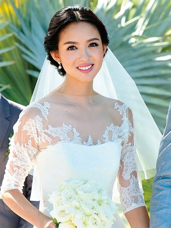 
Hoa hậu Thế giới kết hôn vào năm 2014 với một người làm việc ngoài làng giải trí. Chồng cô là người Trung Quốc nhưng sống và làm việc tại nước ngoài. Vì tôn trọng ông xã, cô không bao giờ tiết lộ quá nhiều về cuộc sống cá nhân trong những lần trò chuyện với giới truyền thông. Tháng 12/2015, cô xác nhận thông tin đang mang thai đứa con đầu lòng và tới mùa hè năm 2016, con gái cô chào đời.
