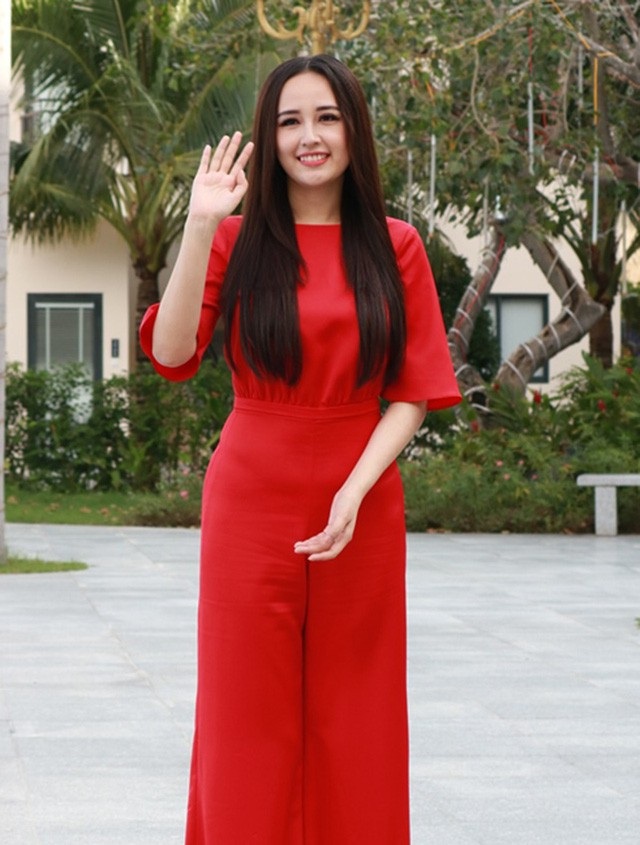 NSND Trần Nhượng tự “minh oan”, MC Lại Văn Sâm bênh vực “người kế nhiệm” - 10 Hoa hậu Việt Nam 2006 bất ngờ cho biết, bạn trai là người động viên cô trở lại showbiz và nhận lời làm giám khảo Hoa hậu Hoàn vũ Việt Nam 2017. Mai Phương Thúy cũng phủ nhận thông tin đã bí mật lập gia đình, cô nói: “Tôi chưa kết hôn, tôi dự định vài năm nữa. Nếu có làm đám cưới tôi cũng không công bố, trước mặt truyền thông thì lúc nào tôi cũng là độc thân. Tôi phải xin lỗi trước điều này”.