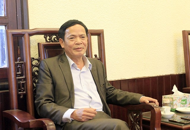 Hà Nội: Chủ tịch huyện mất tích nói "gặp rắc rối" trong cú điện thoại sau cùng - 1
Phó Chủ tịch UBND huyện Quốc Oai - Đỗ Lai Luật chia sẻ với báo chí thông tin ông Lâm mất tích