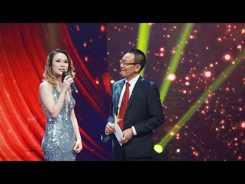 Trong lễ trao giải Ấn tượng VTV 2017, MC Lại Văn Sâm không ngần ngại tiết lộ rất nhiều lần anh được khán giả nhờ hỏi, bao giờ Mỹ Tâm lấy chồng? MC nổi tiếng cho rằng, không biết BTC có “ý đồ” gì không khi để Bích Phương hát “Bao giờ lấy chồng”, sau đó Mỹ Tâm hát “Đâu chỉ riêng em”. “Bây giờ đã có câu trả lời, đâu chỉ riêng Mỹ Tâm, đâu chỉ riêng em, còn ối người khác cũng chưa lấy chồng”, MC Lại Văn Sâm nói. Và khi Mỹ Tâm nhắc lại việc lỡ hẹn không thể đến nhận cúp khi đoạt giải trước đây, MC Lại Văn Sâm một lần nữa trêu chọc cô: “Không bao giờ người ta trao cúp cho một người con gái lấy chồng muộn”.