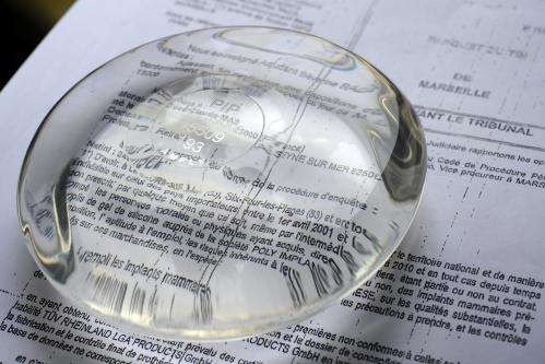 Cảnh báo nguy cơ mắc ung thư vú khi nâng ngực - 1