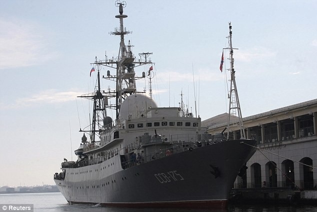 Tàu do thám Viktor Leonov của Nga (Ảnh: Reuters)