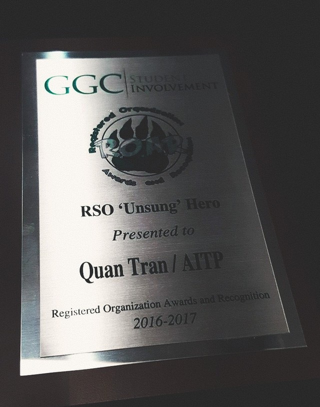 Hai du học sinh Việt được vinh danh “người hùng” ở nước ngoài năm 2017 - 2 Danh hiệu Unsung hero – Người hùng thầm lặng chàng trai Việt nhận về.