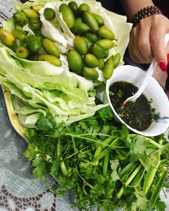Nhót xanh cuốn cải chua rùng mình, ngày ăn 3 suất, chị em công sở vẫn thòm thèm - 5
Đây thực sự là món ăn mới, lạ miệng với nhiều người