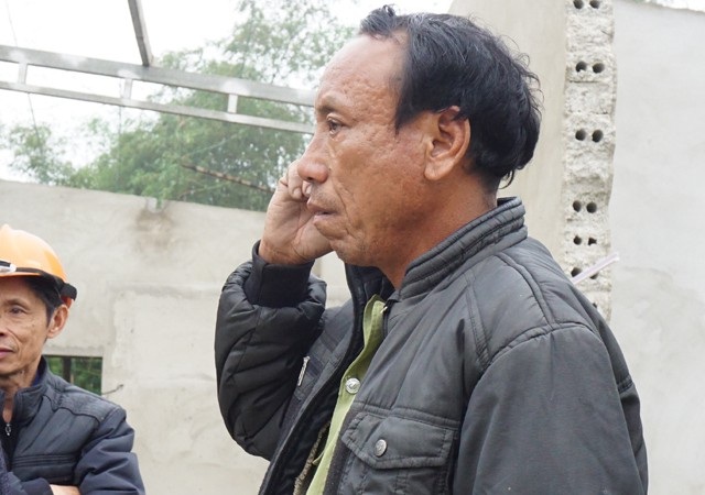 Vụ nổ lớn ở Nghệ An: “Xa cả trăm mét vẫn bị rung lắc” - 5 Ông Hường thất thần khi con bị thương nặng, nhà cửa bị hư hỏng hoàn toàn sau vụ nổ