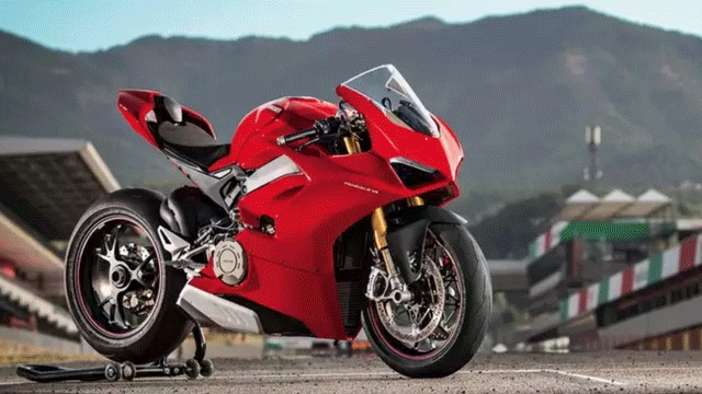 10 mẫu môtô được mong chờ nhất năm 2018 - 2
Ducati Panigale V4 hiện có giá bán khoảng 27.700 USD