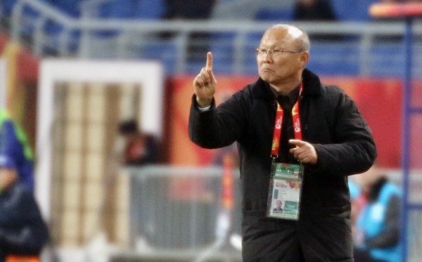 Báo Hàn Quốc ví HLV Park Hang Seo như “phù thủy” Guus Hiddink - 1 HLV Park Hang Seo được so sánh với HLV huyền thoại Guus Hiddink