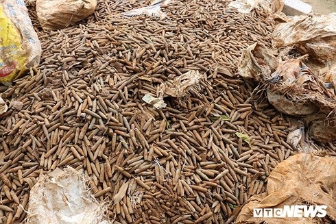 Chủ cơ sở phế liệu tiết lộ nguồn gốc 6 tấn đầu đạn ở Hưng Yên - 1 Chủ cơ sở phế liệu tiết lộ nguồn gốc 6 tấn đầu đạn ở Hưng Yên - 1
