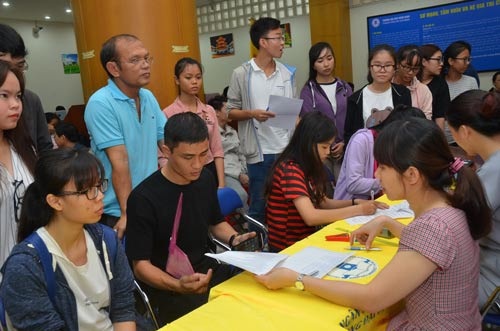 Cần xóa nghịch lý điểm ưu tiên - 1 Thí sinh xét tuyển vào Trường ĐH Ngân hàng TP HCM. (Ảnh: Tấn Thạnh)