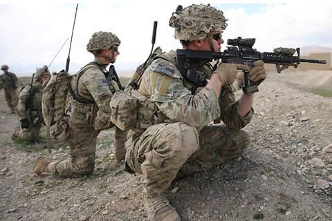 Chiến thuật "ngáng chân" của Mỹ ở Syria - 1
Lính Mỹ trong một chiến dịch quân sự truy quét tàn quân IS ở Syria