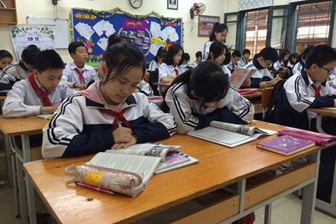 Lo tăng tải với chương trình giáo dục mới - 1 Nhiều người băn khoăn chương trình giáo dục phổ thông mới có quá tải không.