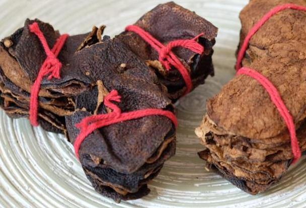 Vỏ quýt chôn đất 6 năm, 6 triệu/kg: Kho cá ăn Tết - 2
Để có loại vỏ quýt khô Đông Tạng, dân Việt phải chi tới 6 triệu đồng/kg