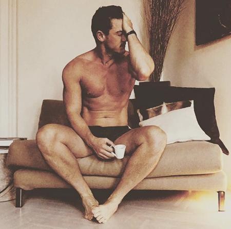 Chấm điểm loạt sao nam khoe thân “đốn tim” fans nữ - 13 Luke Evans tự tin cởi áo khoe ra vóc dáng ấn tượng