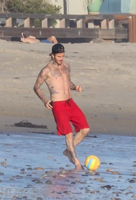 Chấm điểm loạt sao nam khoe thân “đốn tim” fans nữ - 15 Vốn xuất thân từ làng thể thao nên David Beckham luôn duy trì được vóc dáng khỏe khoắn, săn chắc