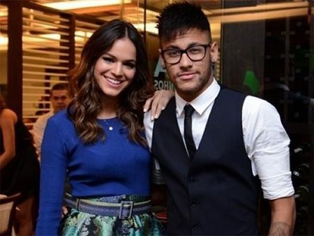 Mừng năm mới, Neymar “yêu lại từ đầu” với người đẹp Brazil nóng bỏng - 2 Neymar và Bruna Marquezin đã có năm năm gắn bó