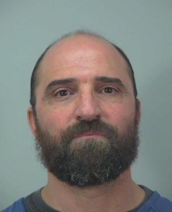 Bị bắt vì cắt tóc cho khách quá xấu - 2 Khaled không những cắt tóc xấu mà còn làm bị thương khách