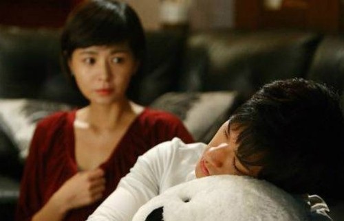 Xót xa chồng đổ bệnh vì lao lực mà nhà chồng như "cái mồm không đáy" - 1 Thấy chồng căng mình làm việc tôi vô cùng xót xa (ảnh minh họa: IT)