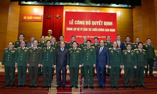 Bộ Quốc phòng công bố thành lập Bộ tư lệnh Tác chiến không gian mạng - 5 Các đại biểu chụp ảnh lưu niệm tại lễ công bố thành lập.
